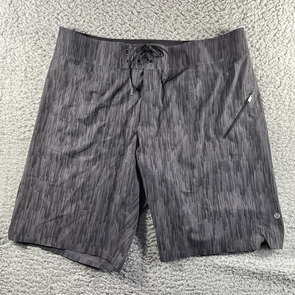 Lululemon Mens Board Shorts Size 38 Gray Patterned Performance Zip Pocket